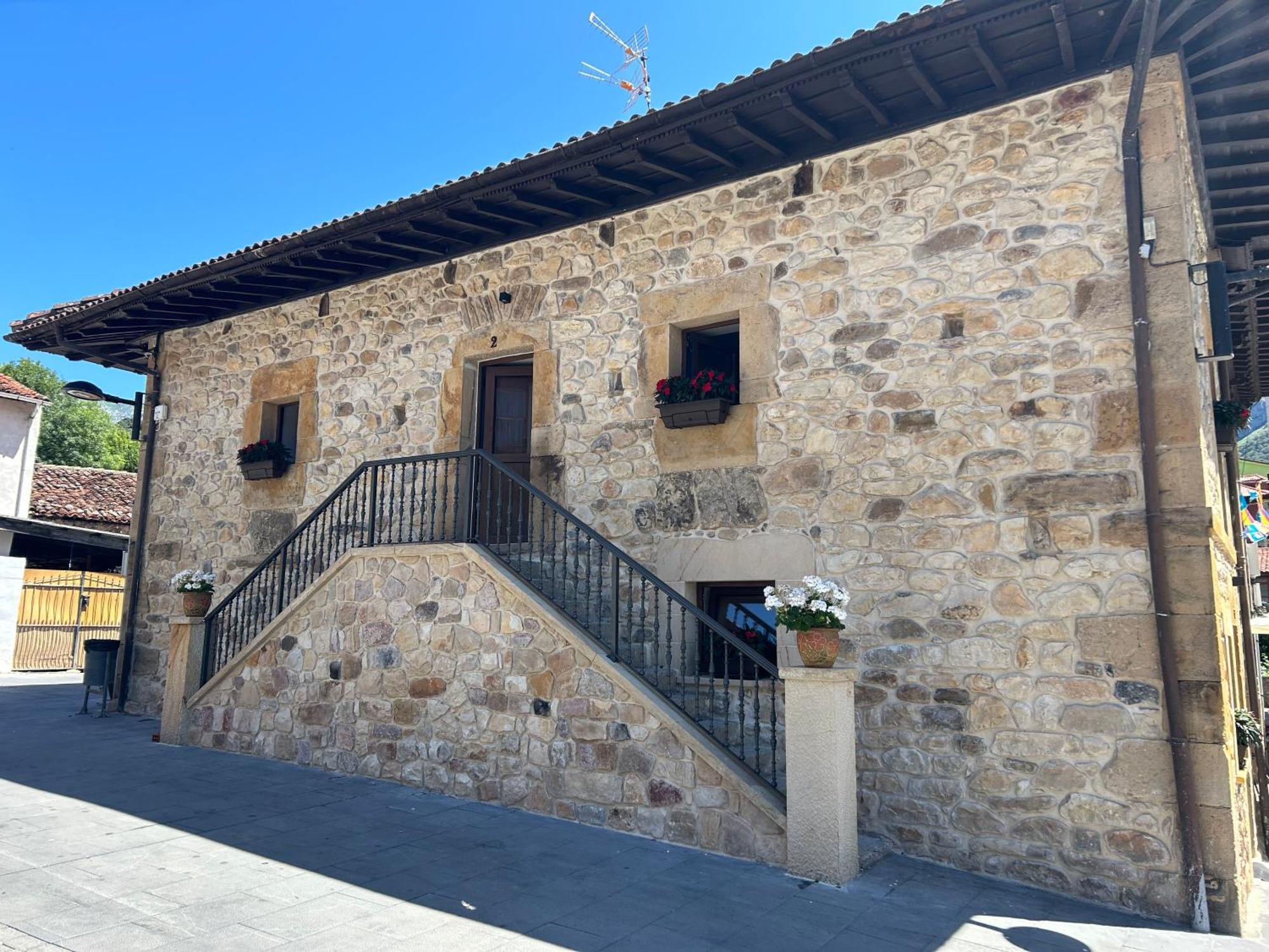 Apartamentos San Roque Arenas De Cabrales Zewnętrze zdjęcie